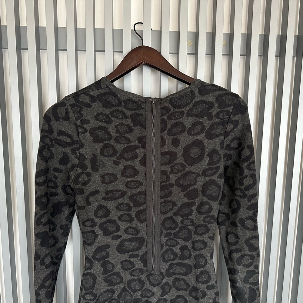 John + Jenn Bodycon Long-Sleeve Sweater Dress in Grey Panther Size Small - Picture 3 of 6